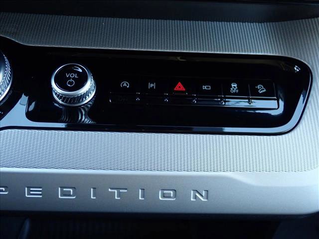 New 2026 Ford Expedition Active image 19