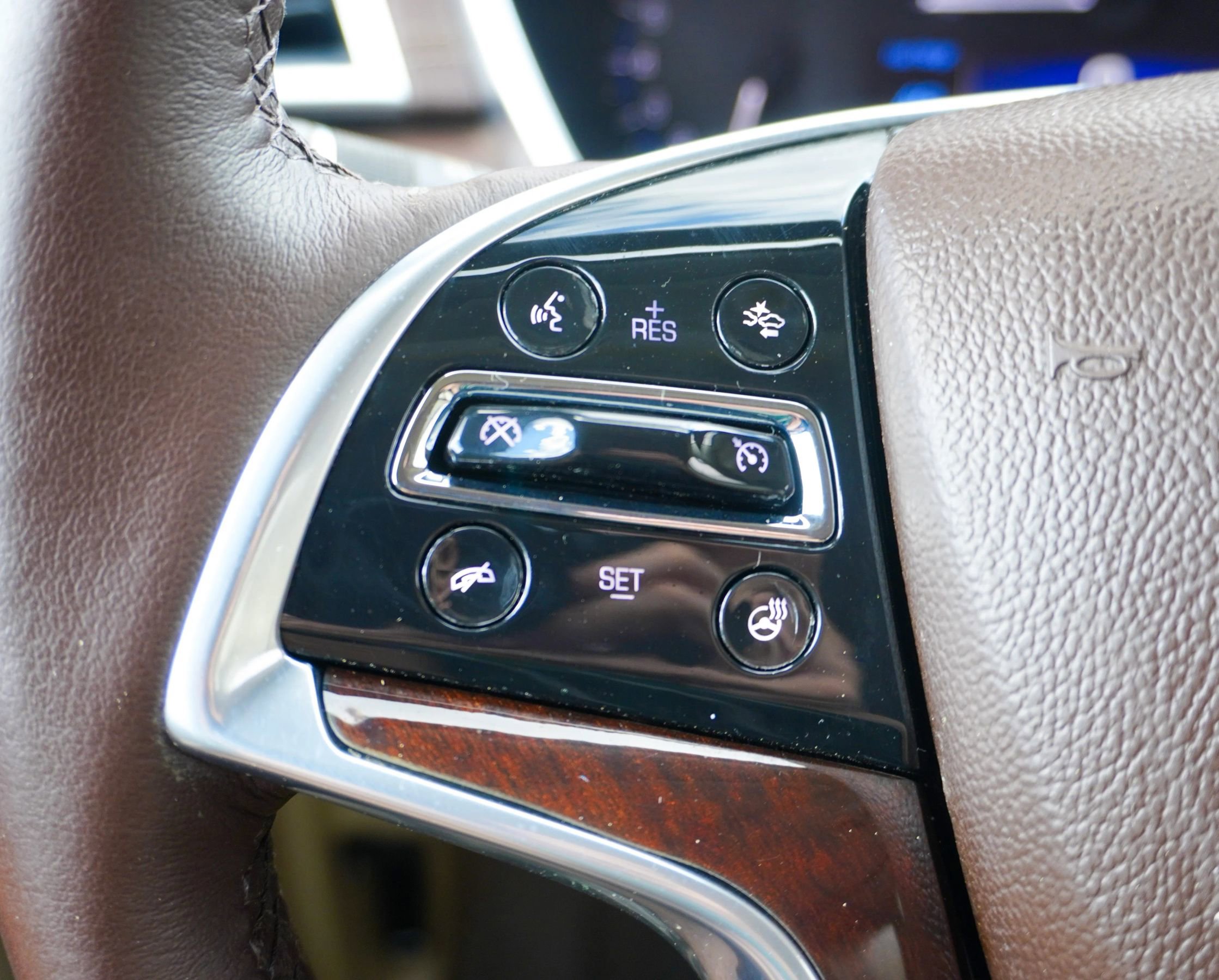 Used 2016 Cadillac SRX Luxury w/ Driver Awareness Package image 33