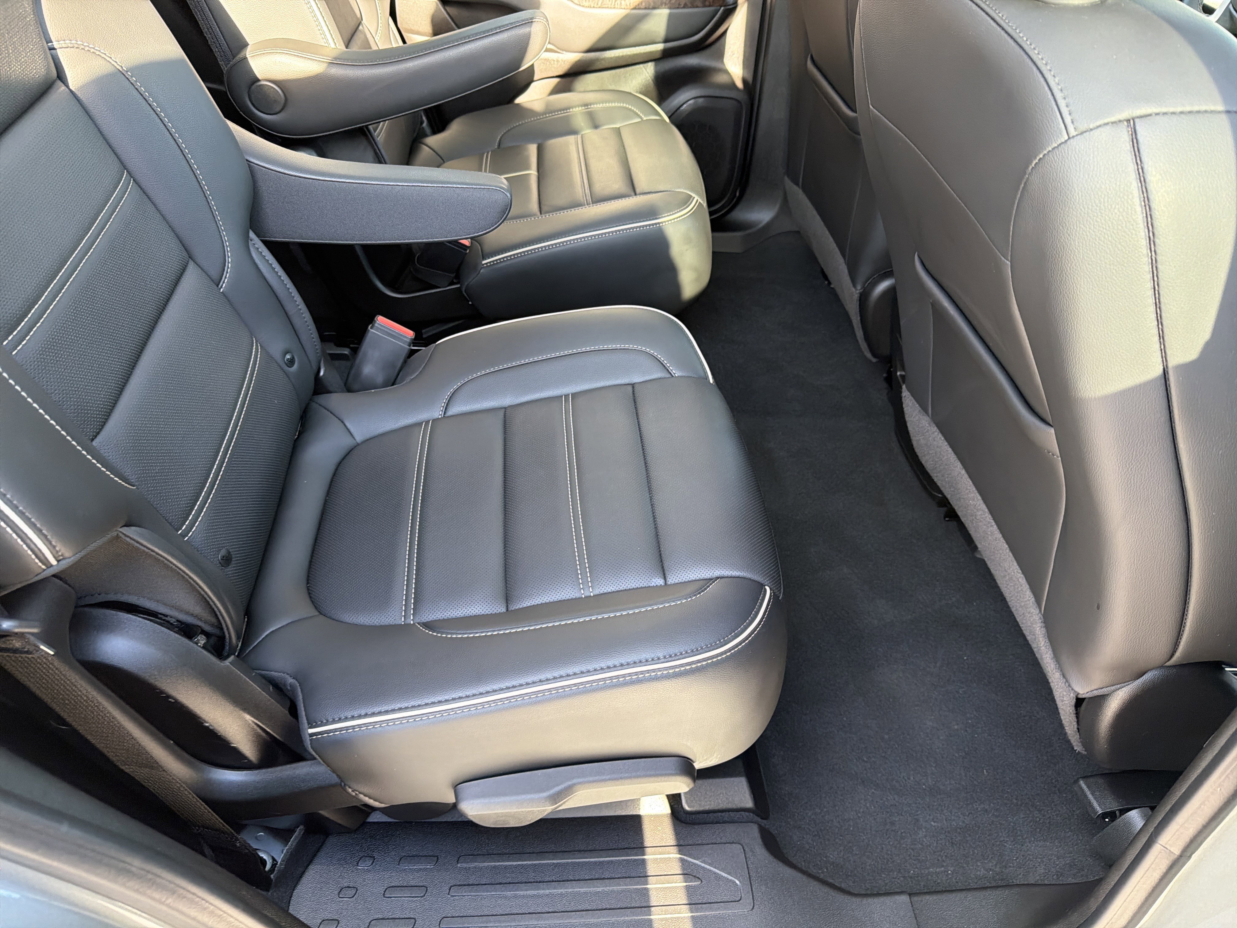 Used 2023 GMC Acadia Denali w/ Denali Technology Package image 84