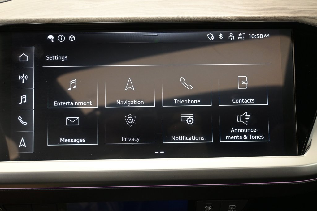 Used 2024 Audi Q4 e-tron Prestige AWD/4WD image 21