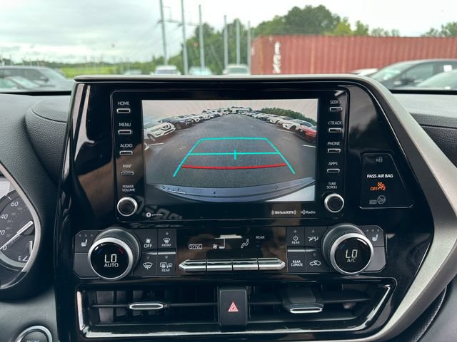 Used 2021 Toyota Highlander XLE FWD image 24