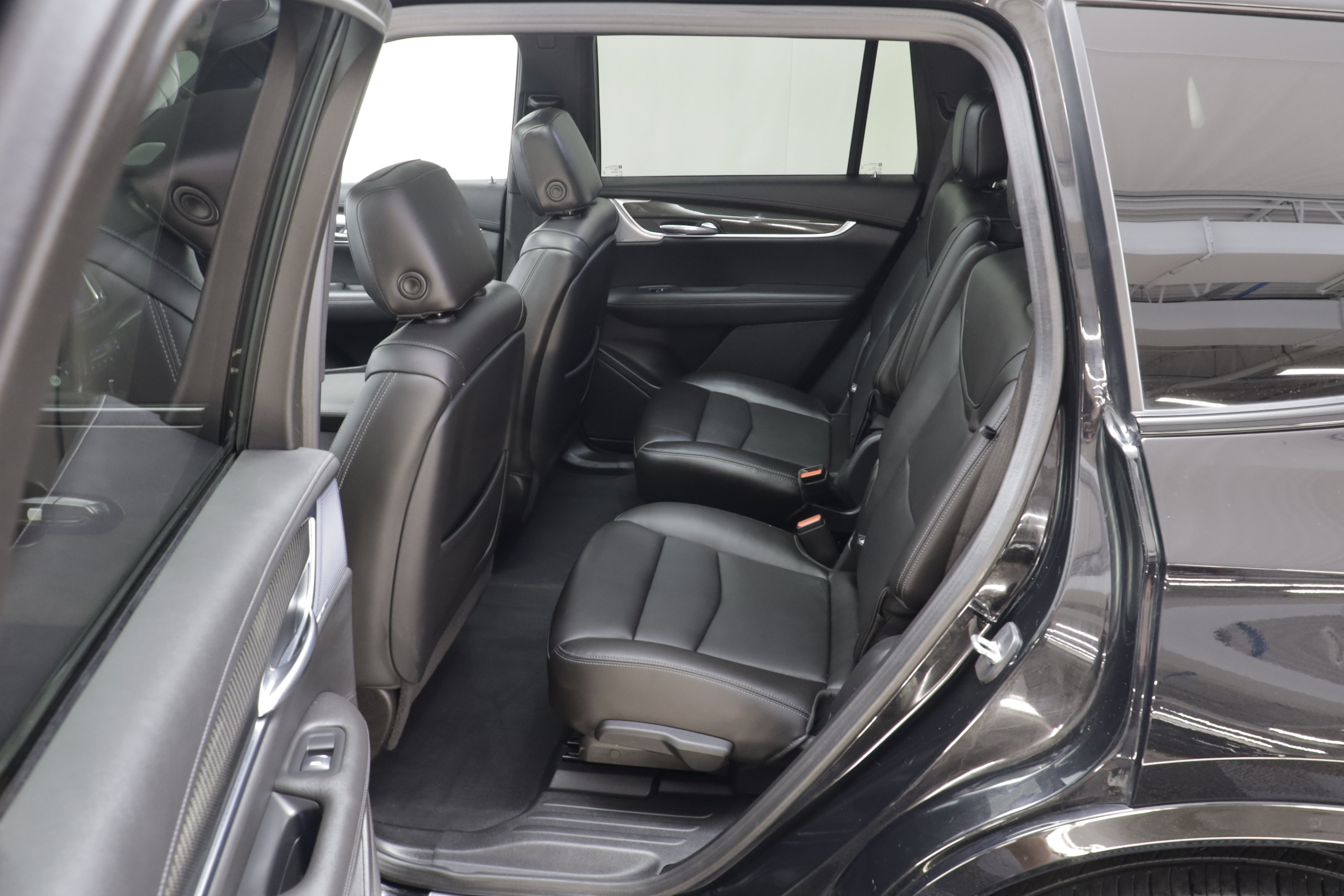 Used 2023 Cadillac XT6 Sport w/ Technology Package AWD/4WD image 16