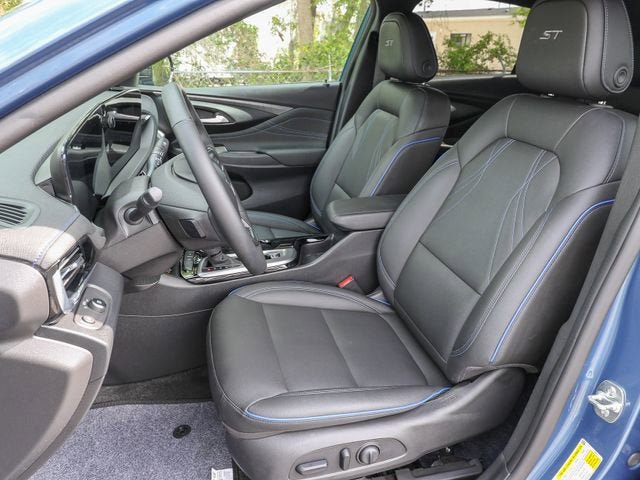 Used 2025 Buick Envista Sport Touring w/ Convenience I Package FWD image 15