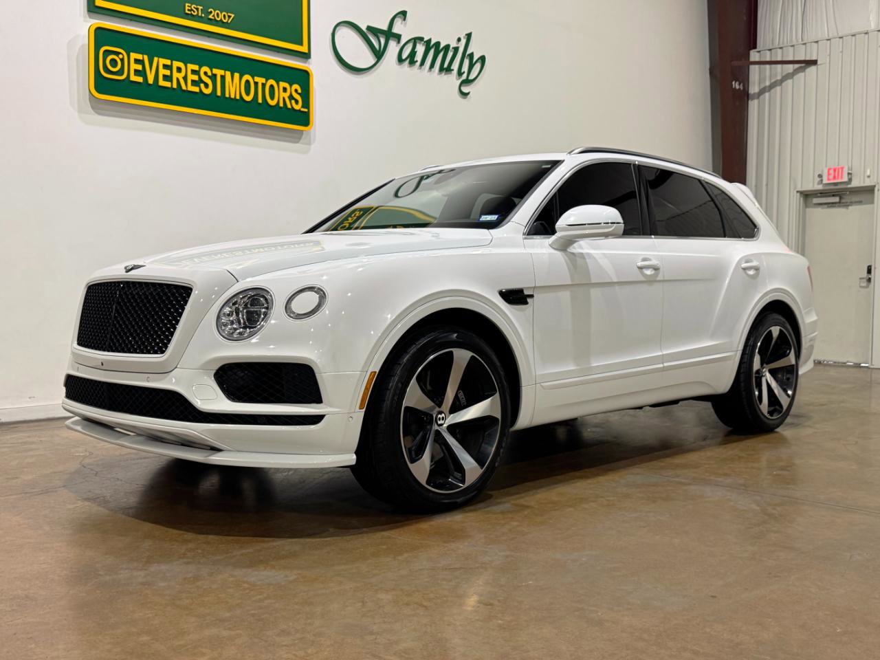 Used 2019 Bentley Bentayga image 3