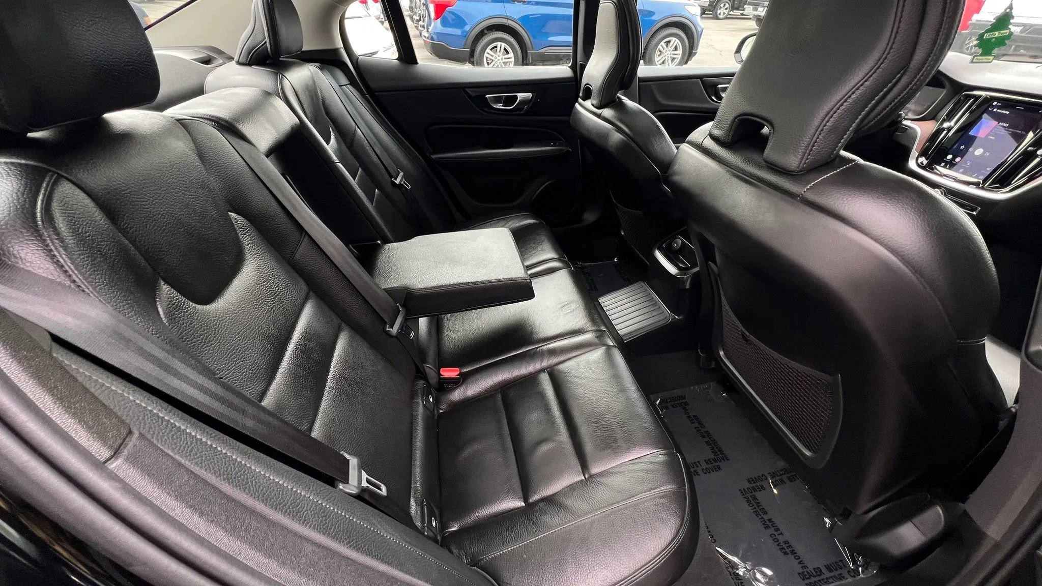 Used 2023 Volvo S60 T8 Plus image 27