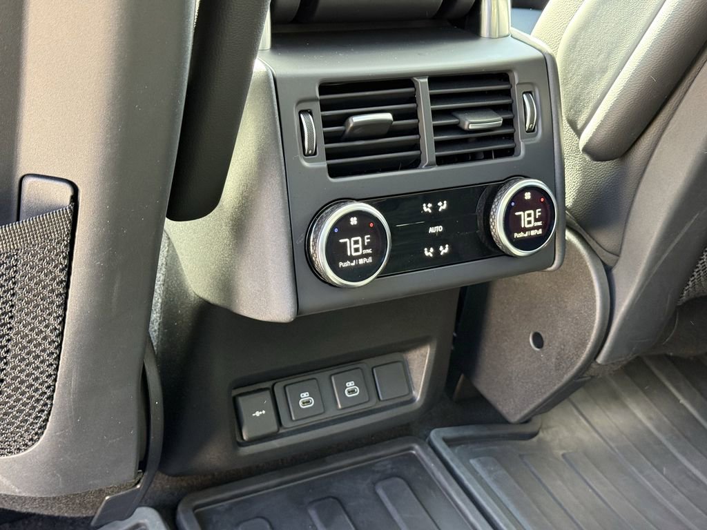 Used 2024 Land Rover Discovery S image 12