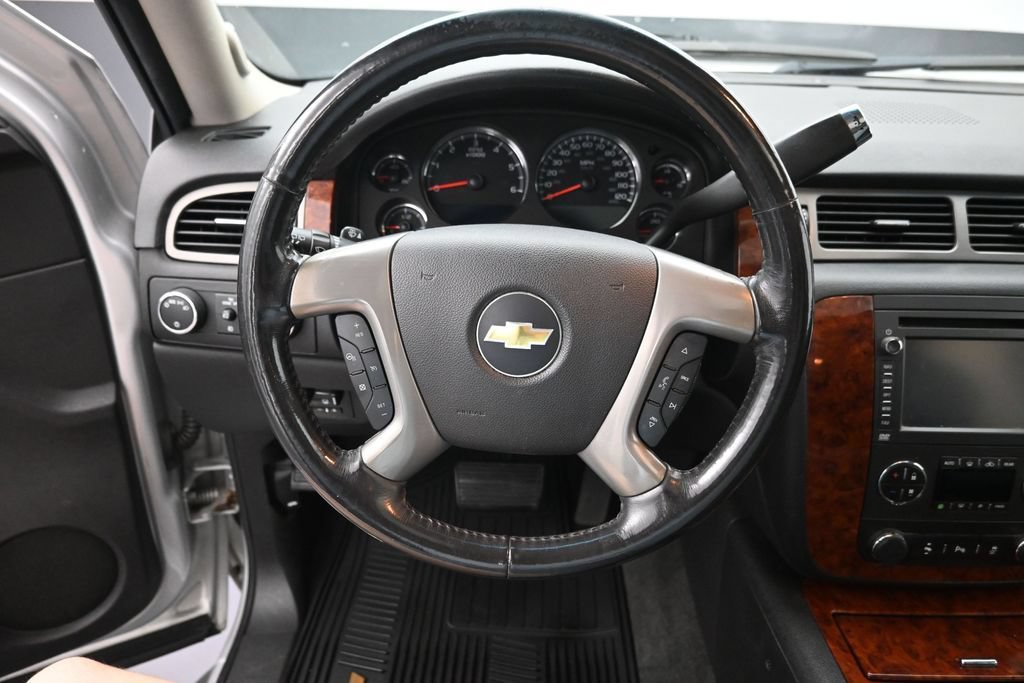 Used 2014 Chevrolet Suburban LTZ AWD/4WD image 21