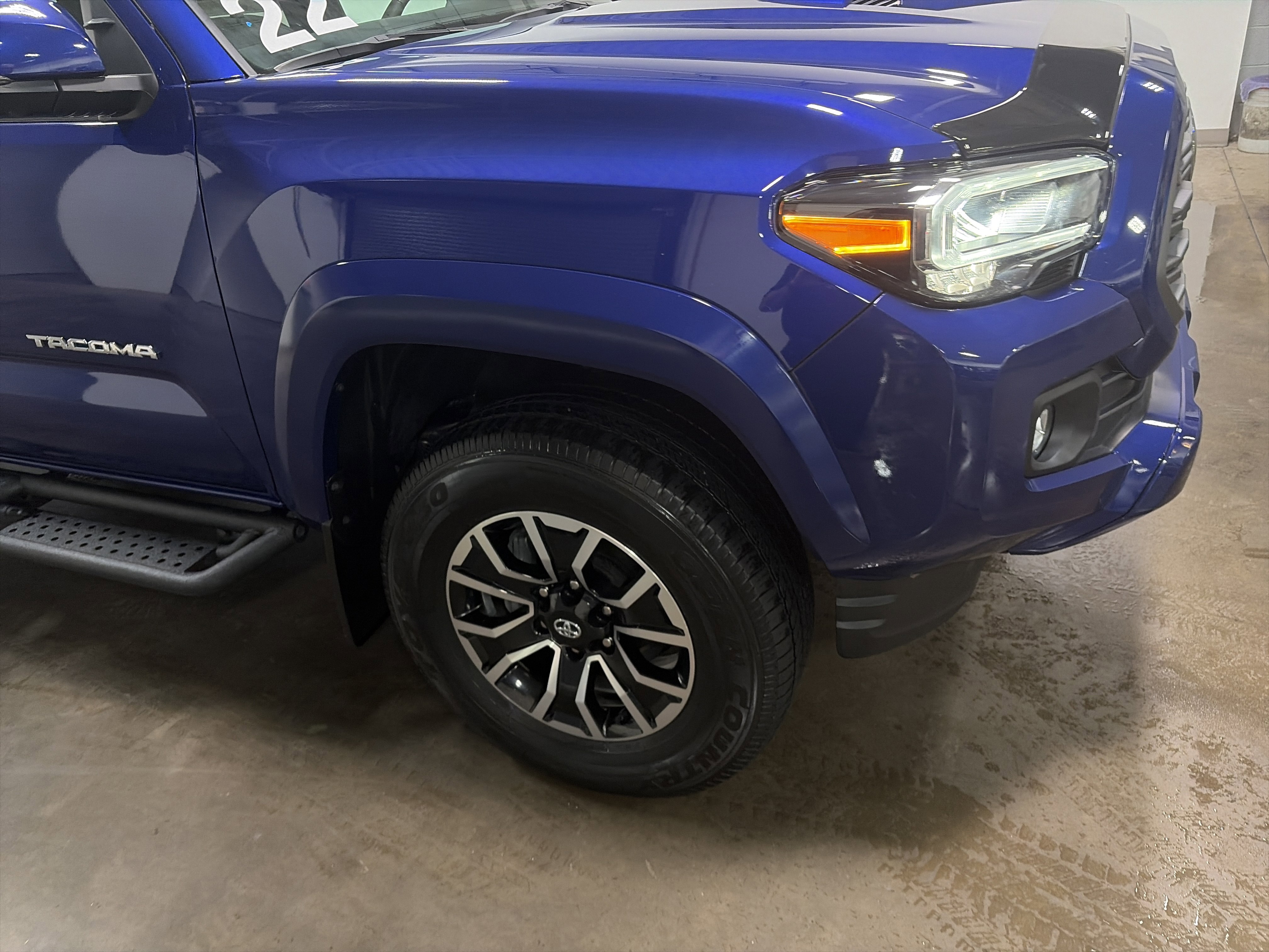 Used 2022 Toyota Tacoma TRD Sport w/ TRD Premium Sport Package AWD/4WD image 38