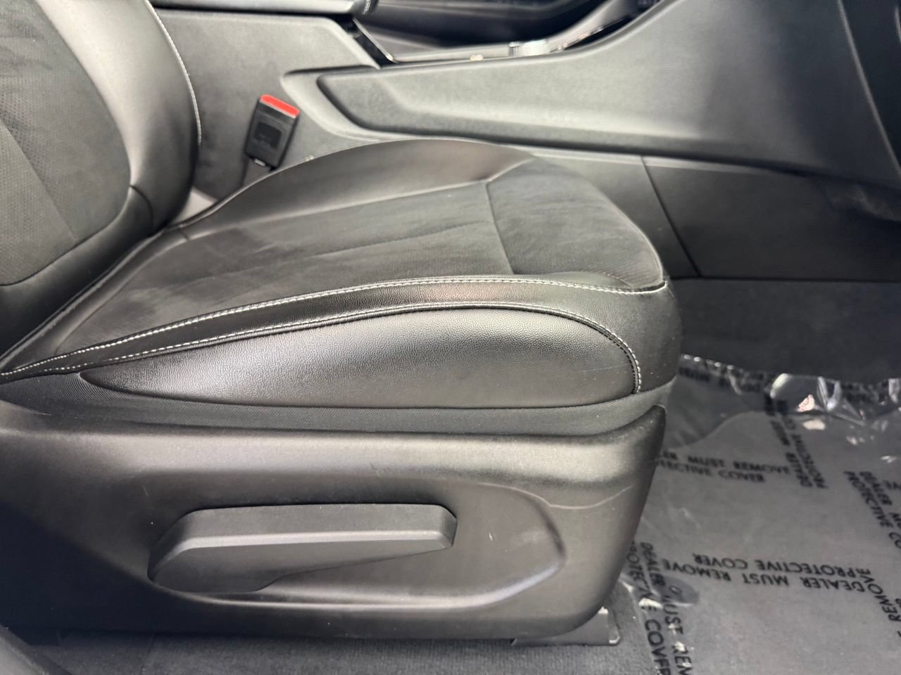 Used 2023 Jeep Grand Cherokee Altitude RWD image 45