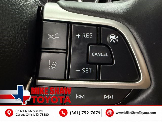 Used 2024 Toyota Highlander XLE FWD image 11