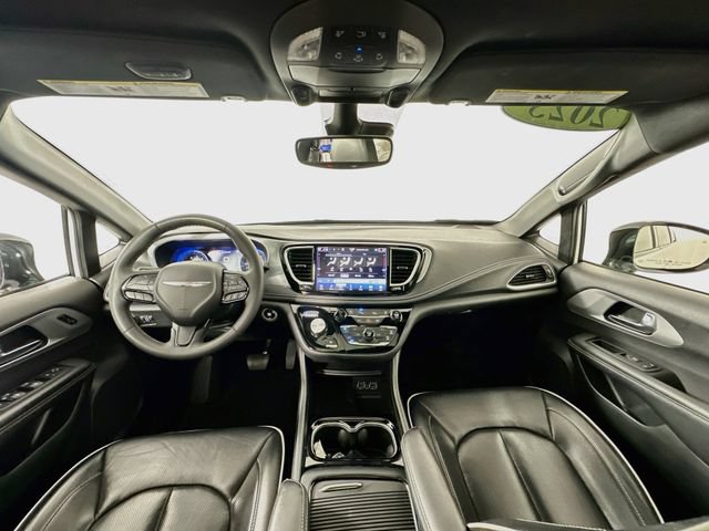 Used 2025 Chrysler Pacifica Limited FWD image 34
