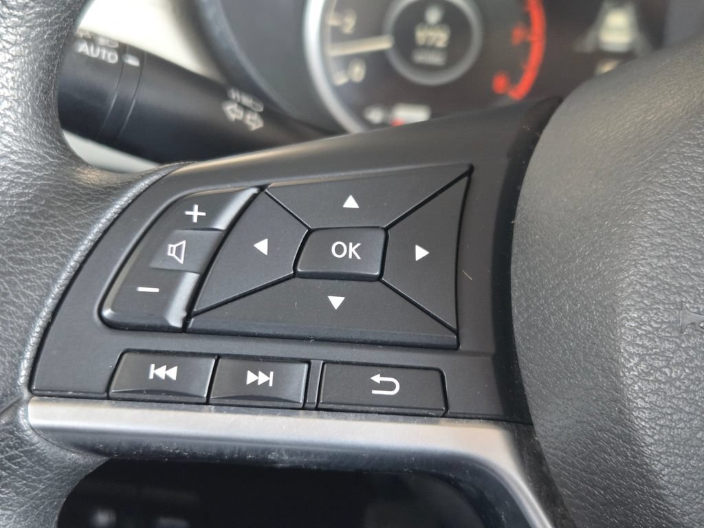 Used 2020 Nissan Versa SV FWD image 8