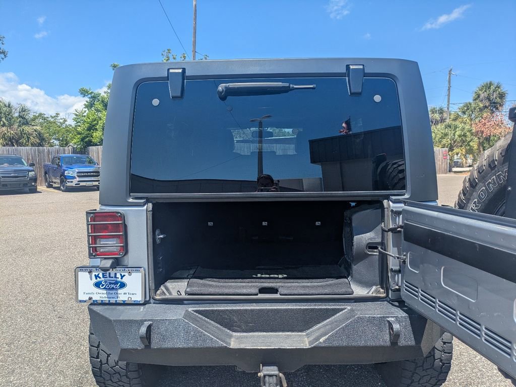 Used 2013 Jeep Wrangler Unlimited Sahara w/ Connectivity Group AWD/4WD image 14