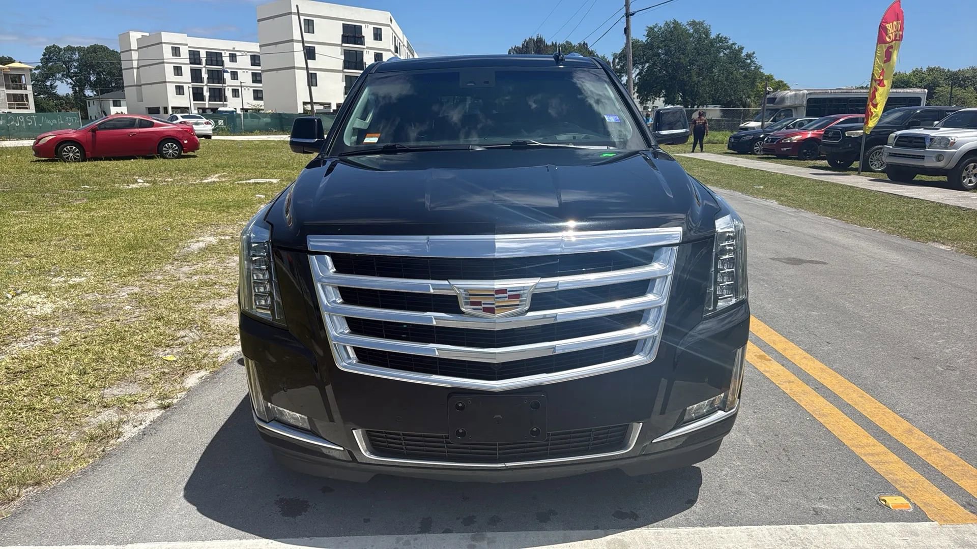 Used 2019 Cadillac Escalade ESV Luxury AWD/4WD image 2