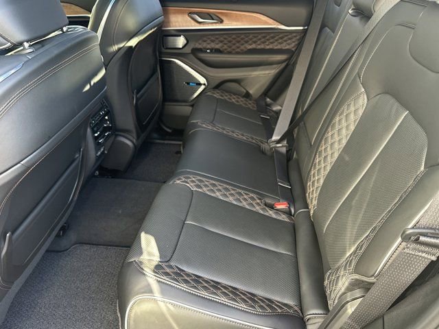 New 2025 Jeep Grand Cherokee Summit image 19