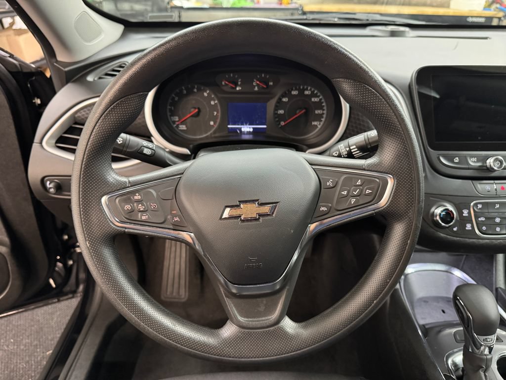 Used 2023 Chevrolet Malibu LT FWD image 18