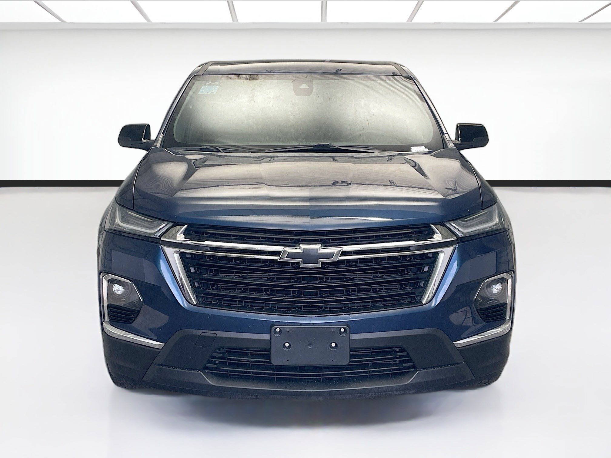 Used 2022 Chevrolet Traverse LS image 2