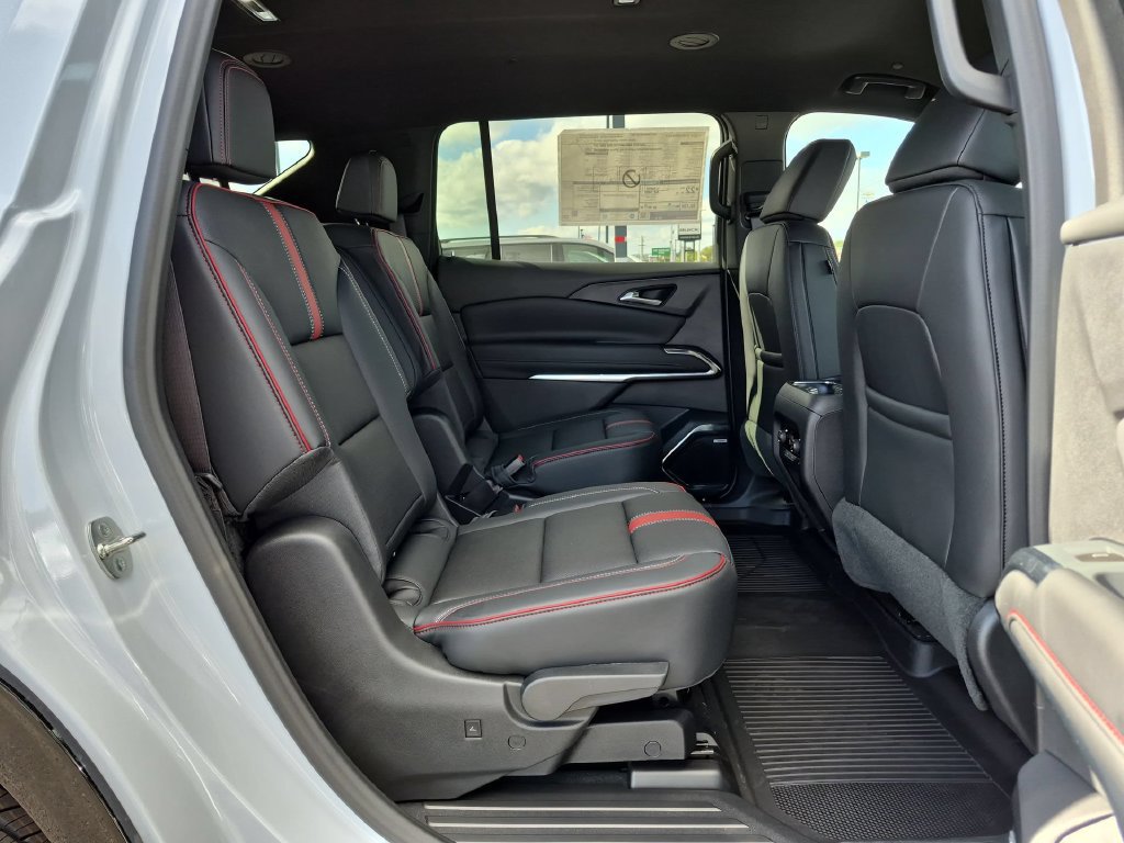 New 2027 Chevrolet Traverse RS w/ LPO, Floor Liner Package FWD image 26