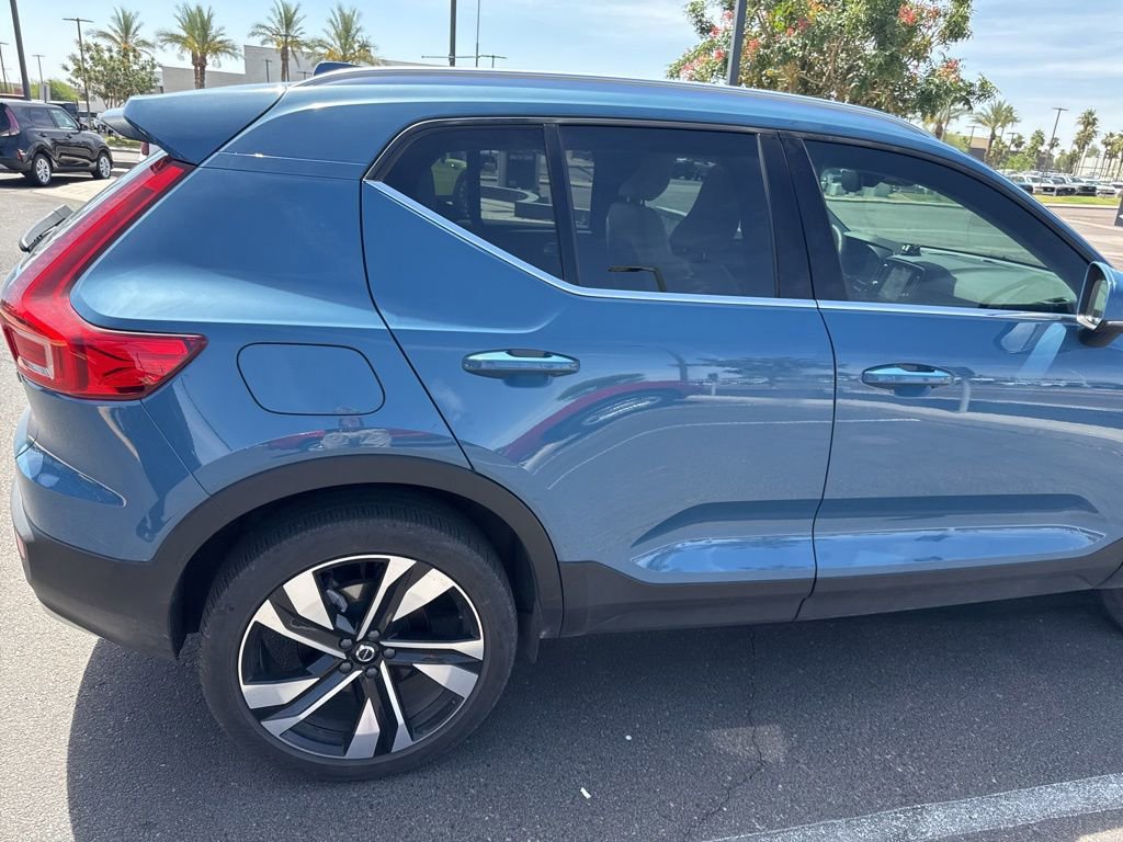 Used 2024 Volvo XC40 B5 Plus w/ Climate Package AWD/4WD image 4