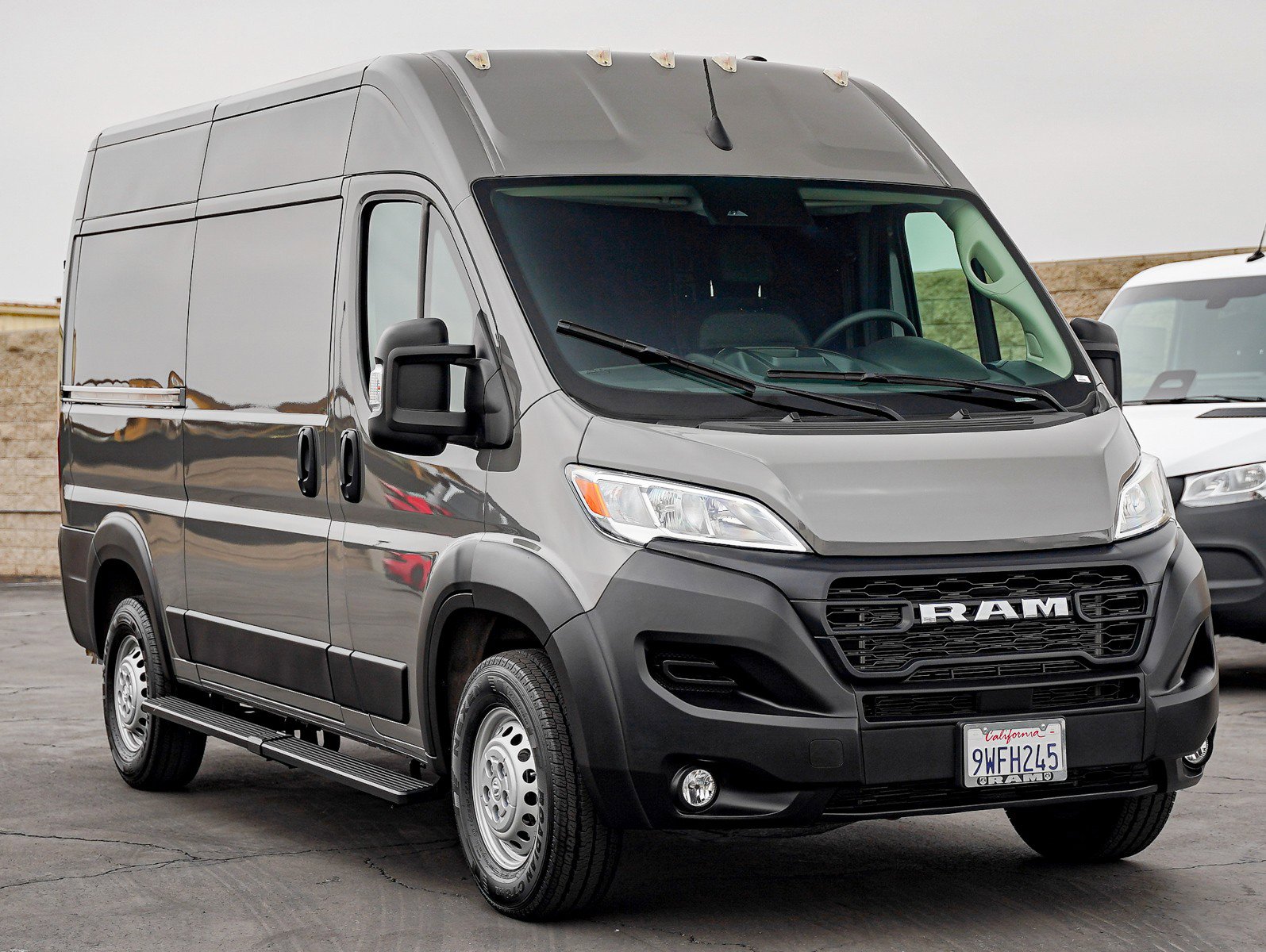 Used 2025 RAM ProMaster 2500 w/ Convenience Group FWD image 2