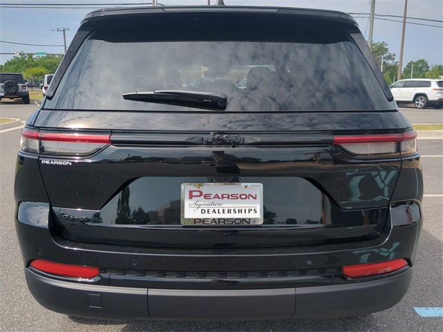 New 2025 Jeep Grand Cherokee Altitude image 5