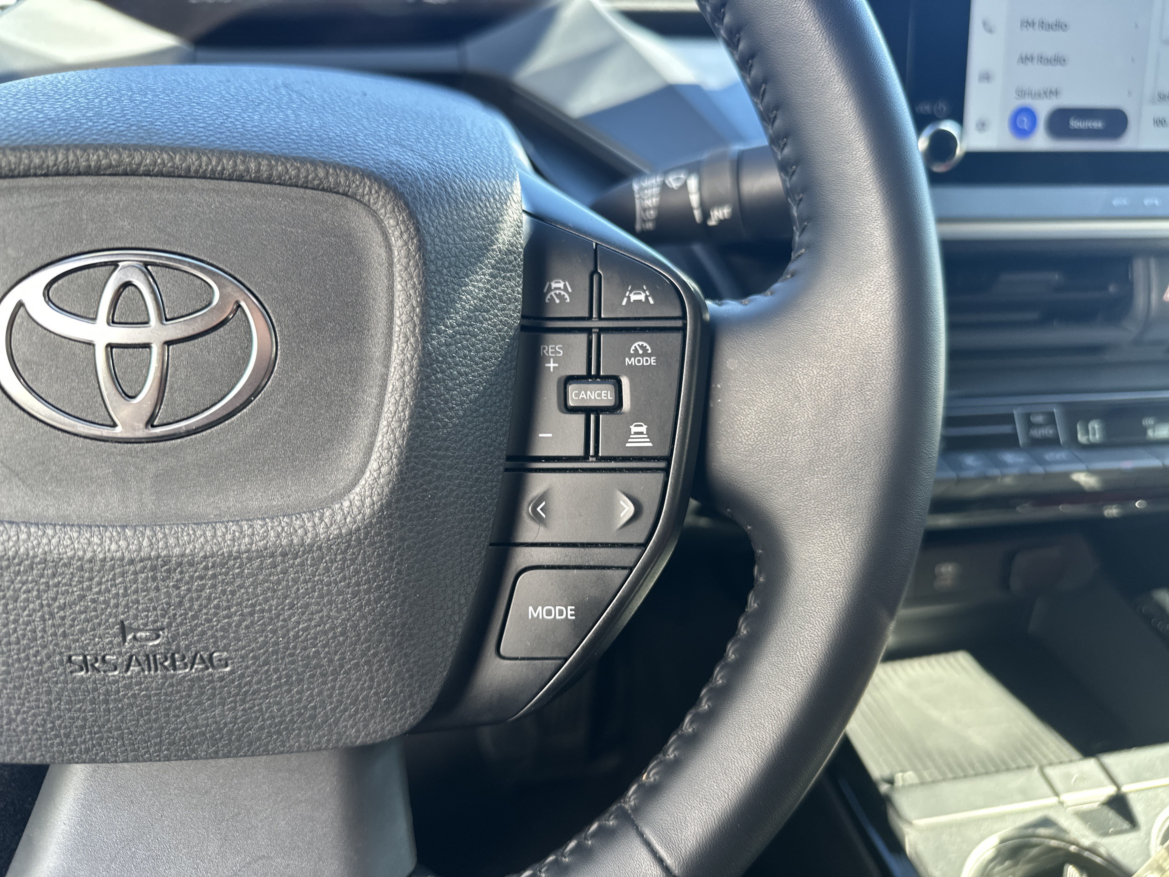 Used 2025 Toyota Prius LE FWD image 19