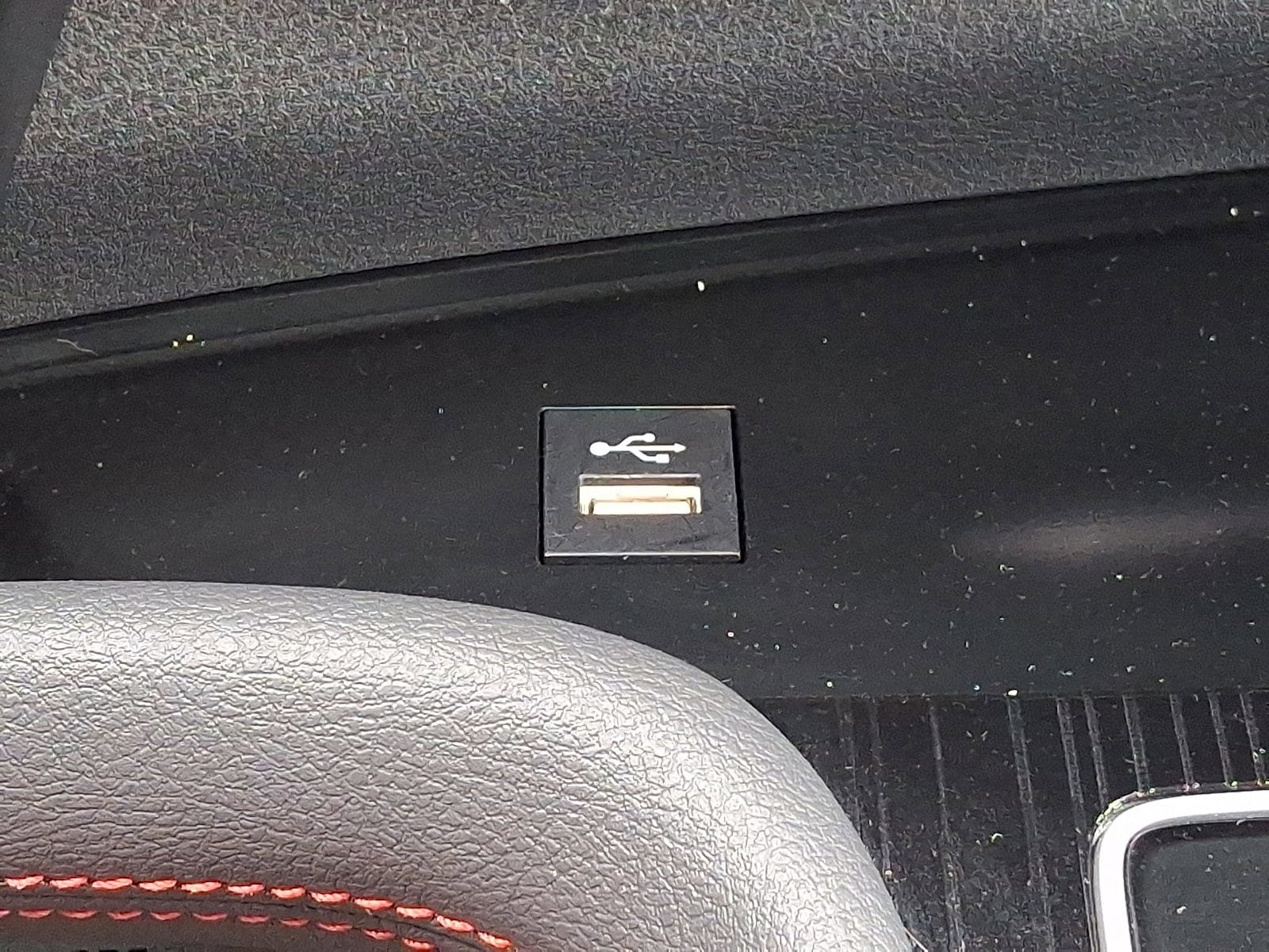 Used 2025 Toyota Sienna XSE FWD image 27