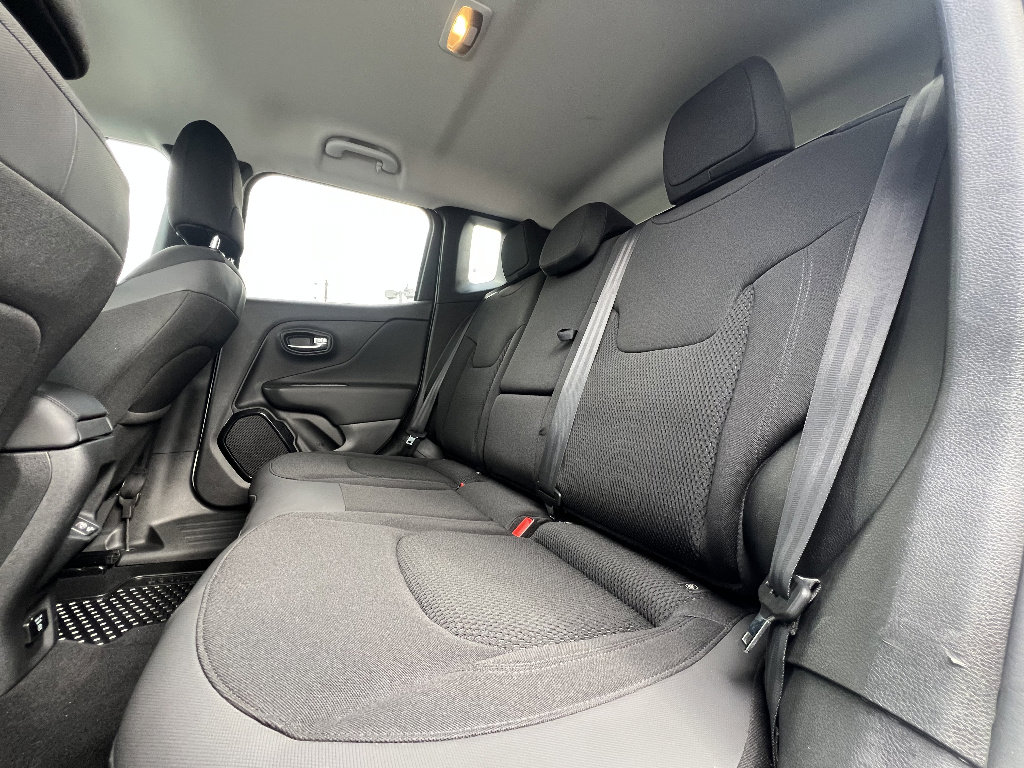 Used 2018 Jeep Renegade Altitude image 34