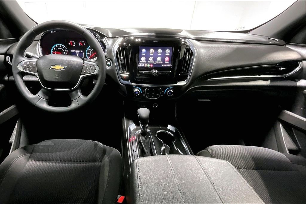 Used 2023 Chevrolet Traverse LT FWD image 18