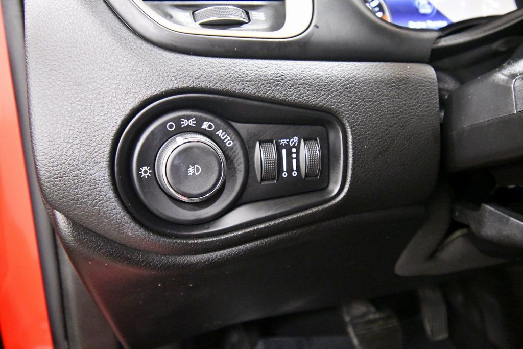 Used 2017 Jeep Renegade Limited image 18