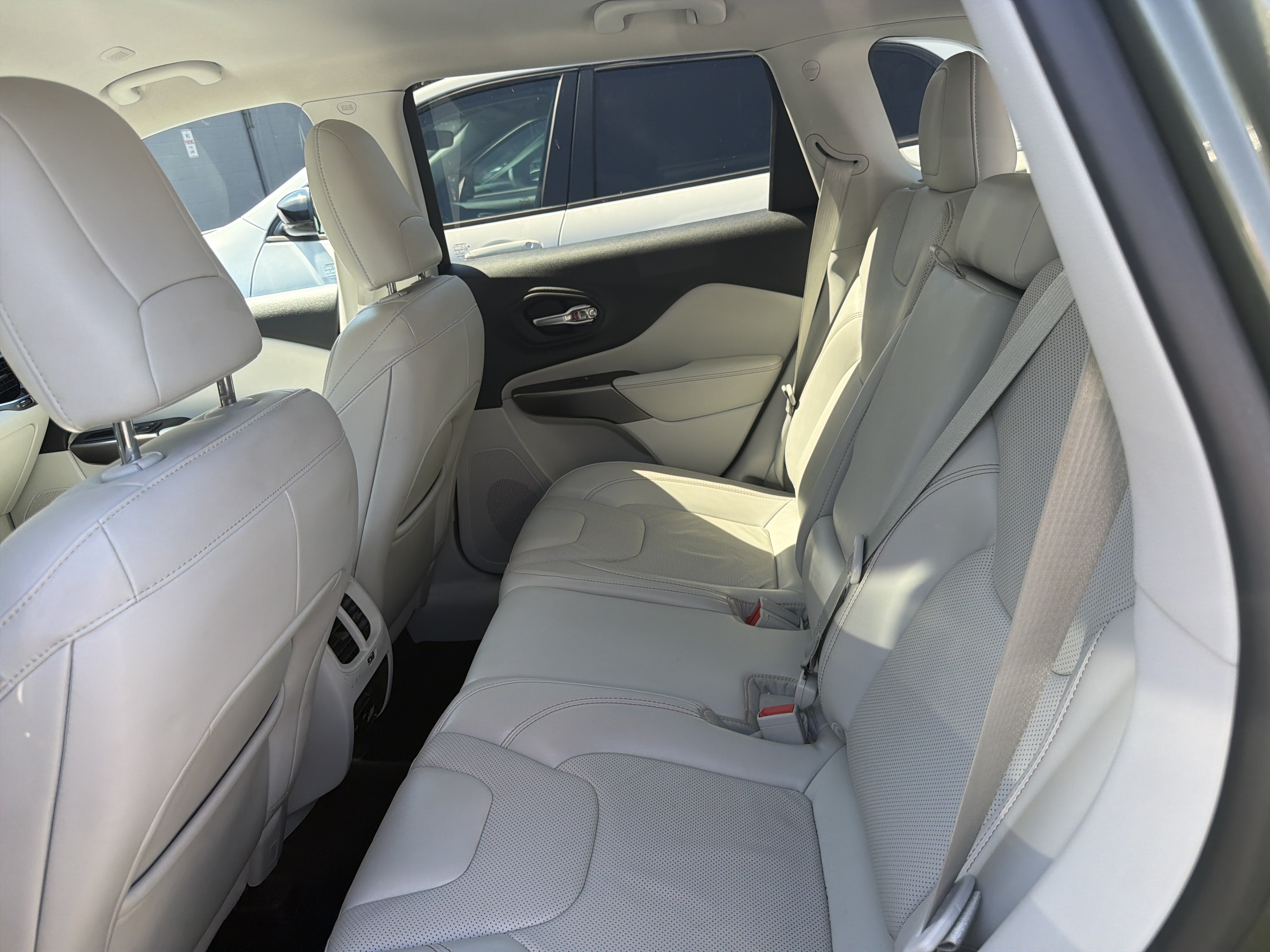 Used 2020 Jeep Cherokee Limited AWD/4WD image 9