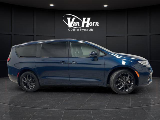 Used 2021 Chrysler Pacifica Touring-L w/ Premium & Safety Sphere Group AWD/4WD image 8