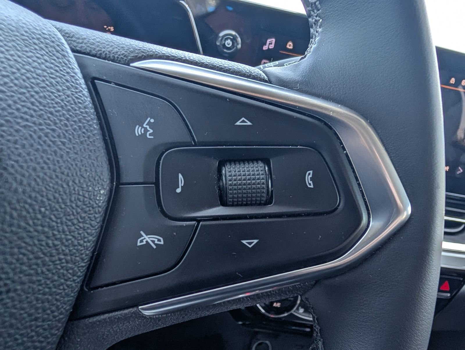 Used 2024 Chevrolet Trax ACTIV image 15