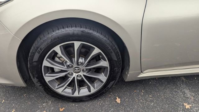 Used 2018 Toyota Avalon XLE Plus image 9