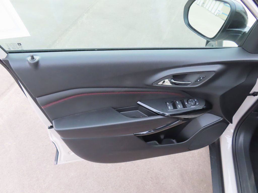 New 2026 Chevrolet Trax RS w/ Sunroof Package image 21