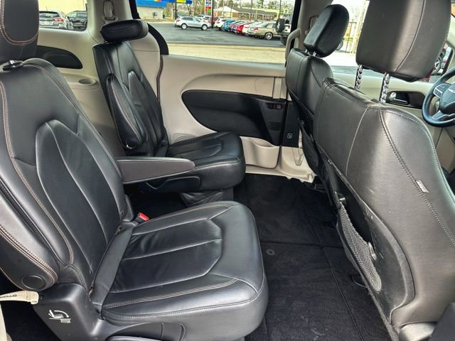 Used 2017 Chrysler Pacifica Touring-L image 22
