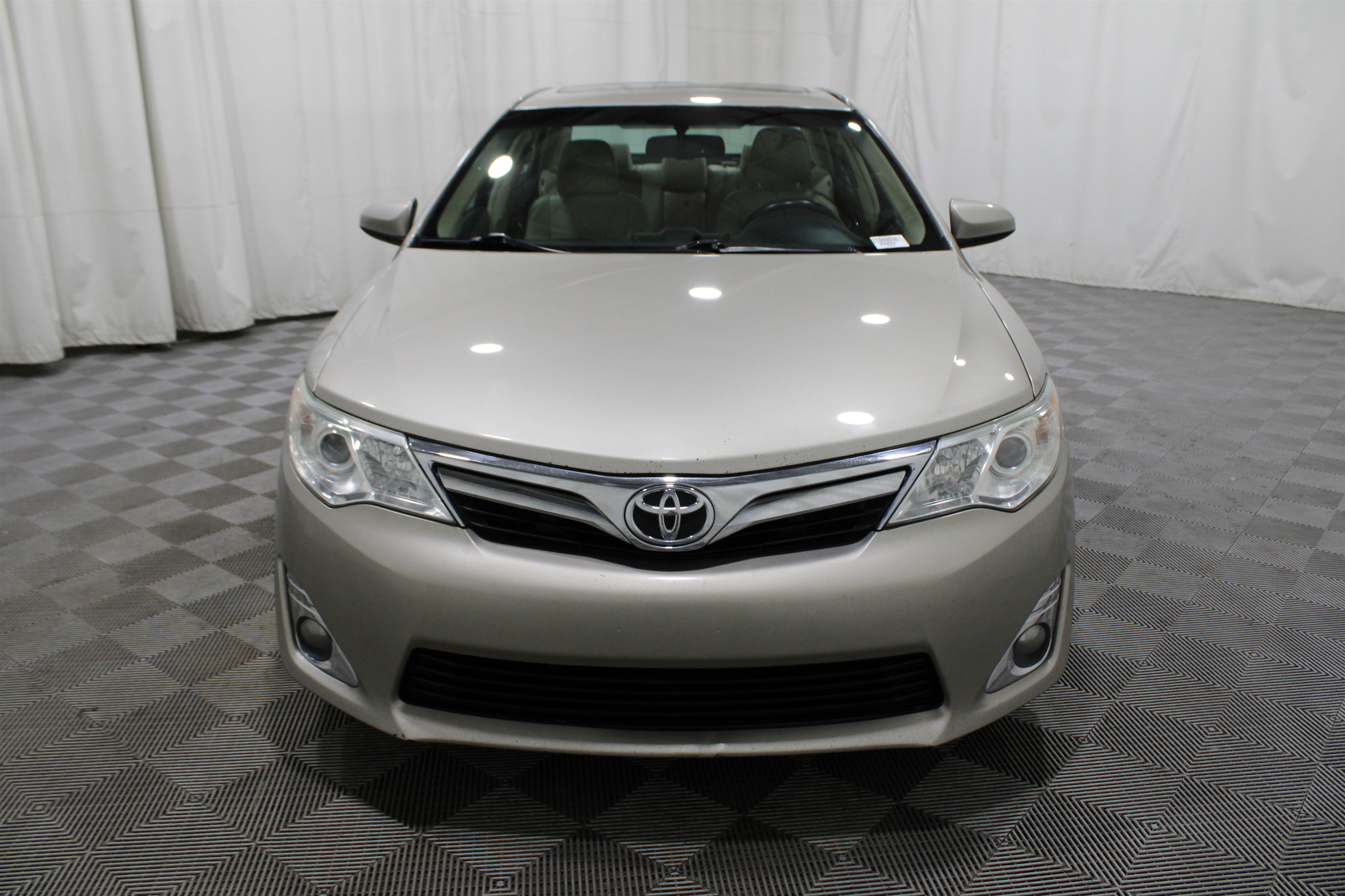 Used 2014 Toyota Camry SE image 29