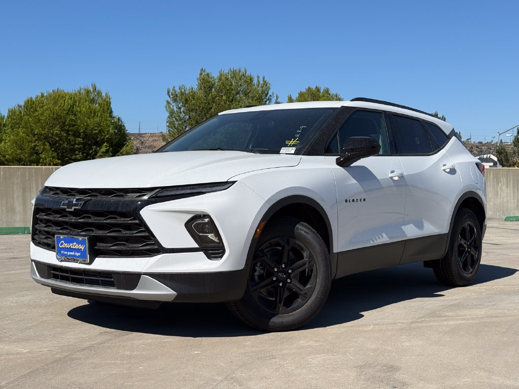 New 2026 Chevrolet Blazer LT w/ Midnight/Sport Edition FWD image 2