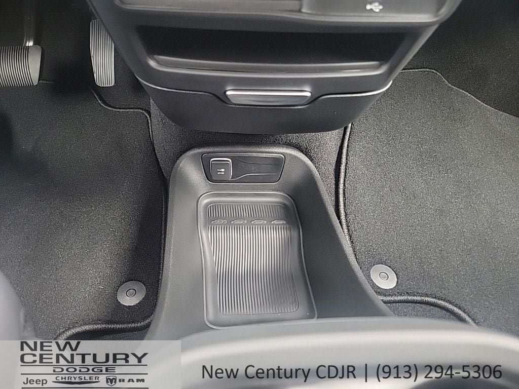 New 2027 Chrysler Pacifica Select FWD image 16