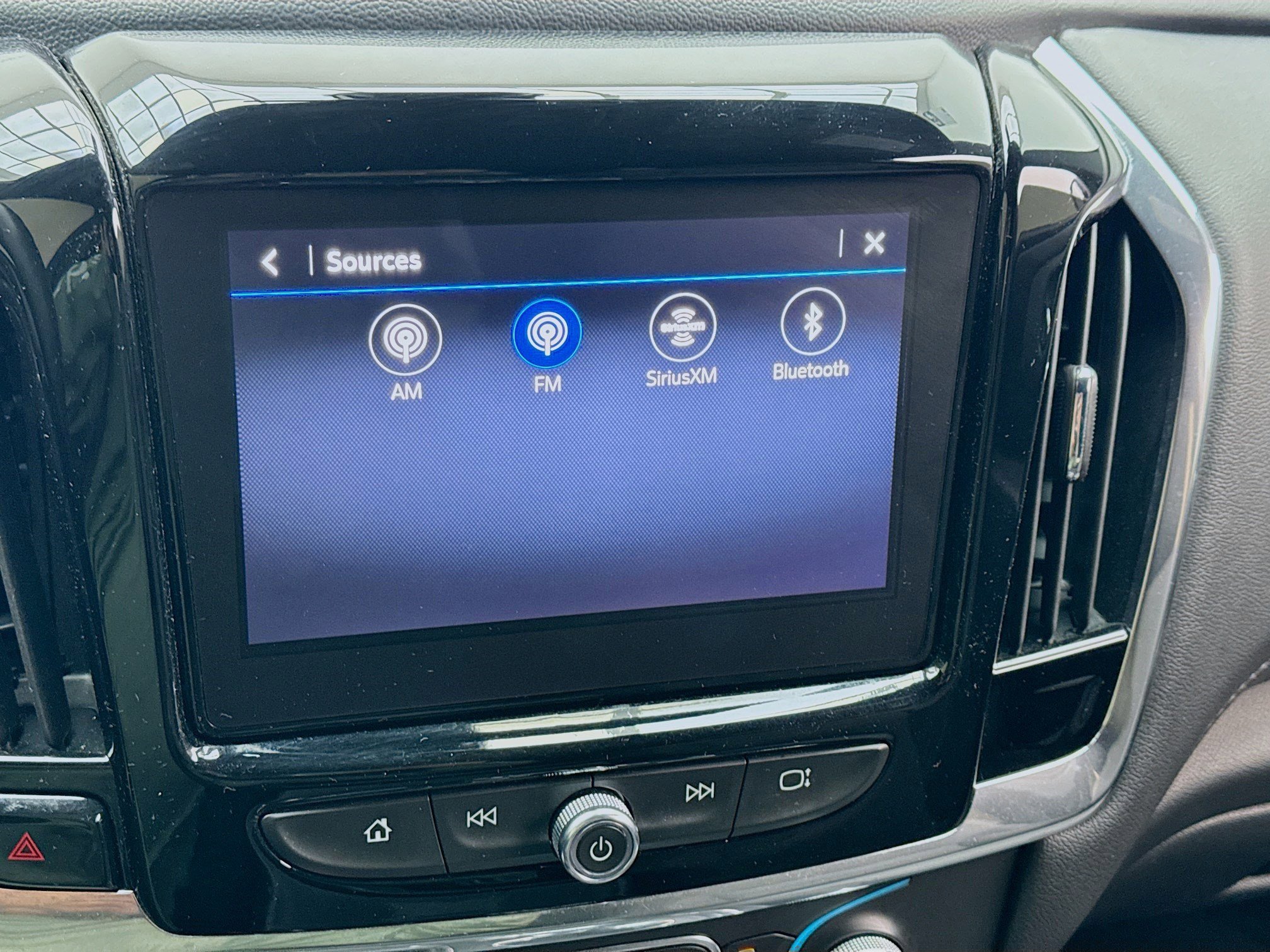 Used 2023 Chevrolet Traverse LT image 11