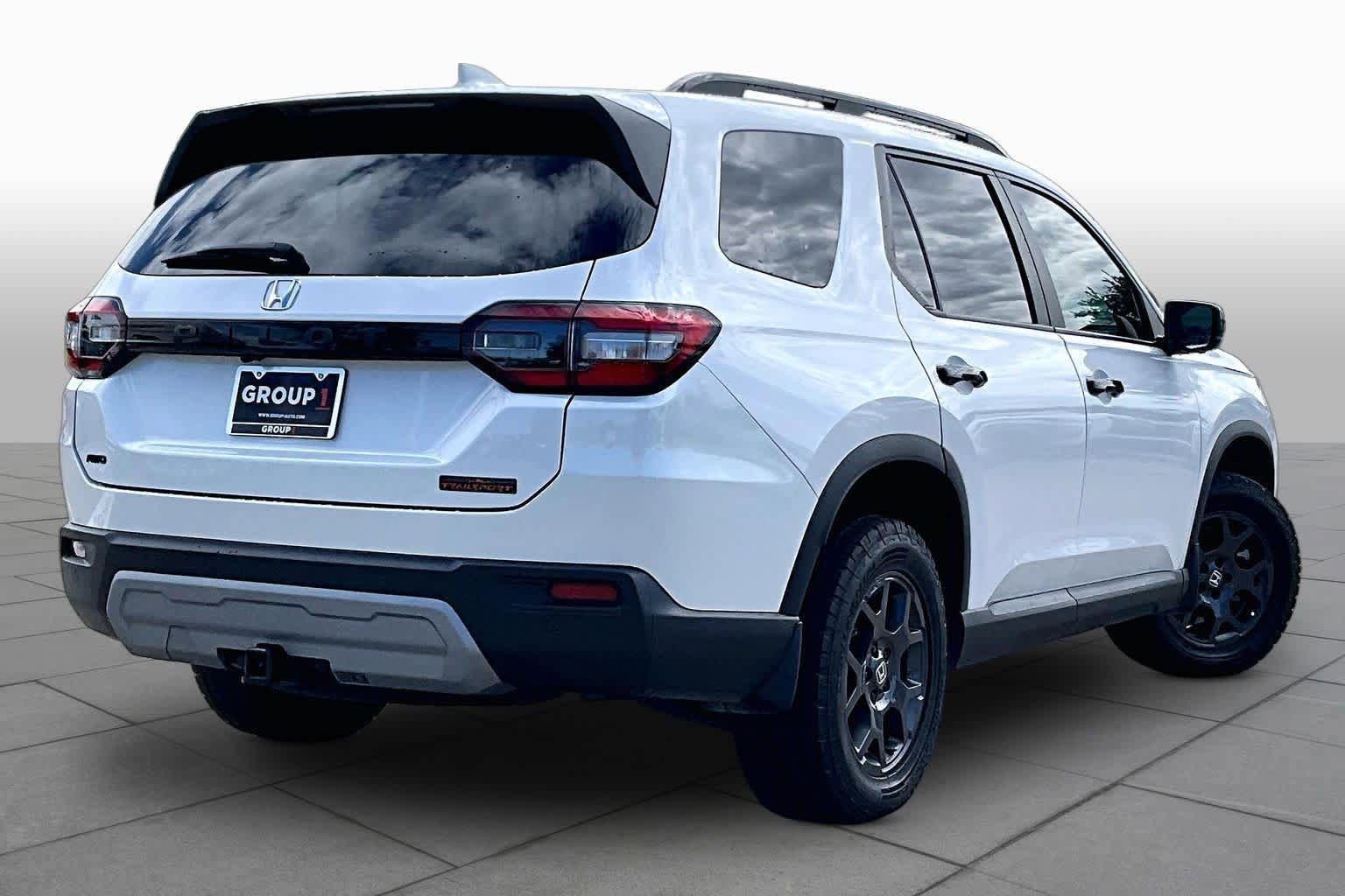 Used 2025 Honda Pilot TrailSport image 12