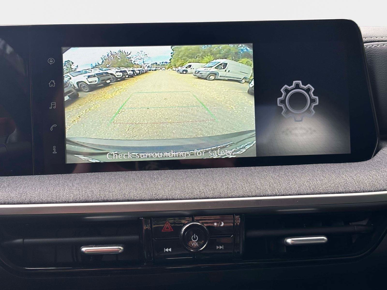 Used 2025 Nissan Kicks SV image 18