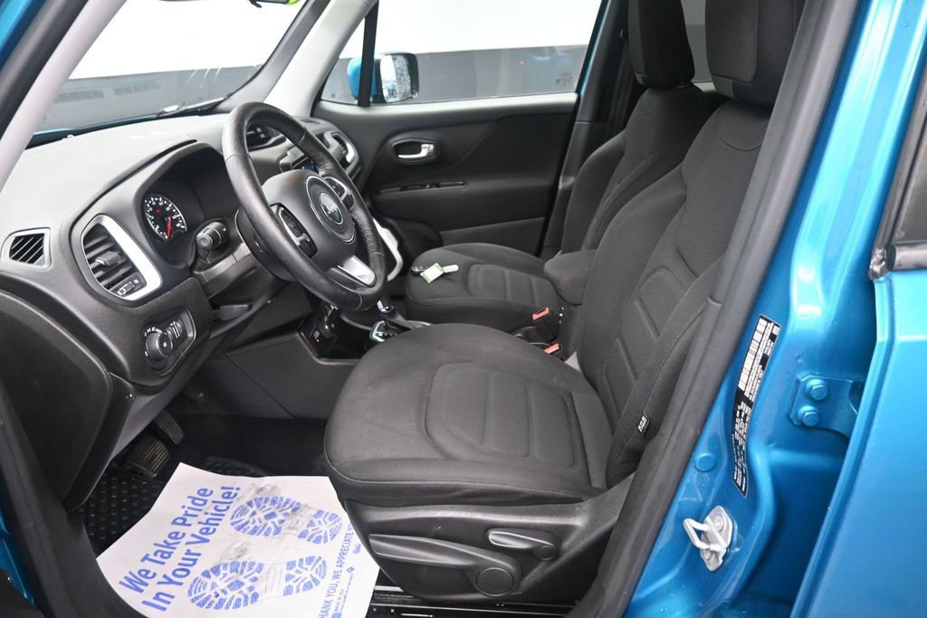 Used 2020 Jeep Renegade Latitude w/ Cold Weather Group AWD/4WD image 28