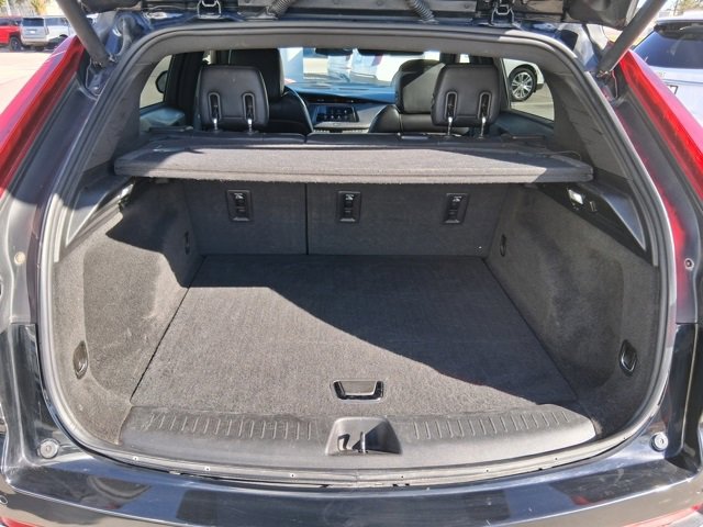 Used 2023 Cadillac XT4 Luxury w/ Cold Weather Package image 6