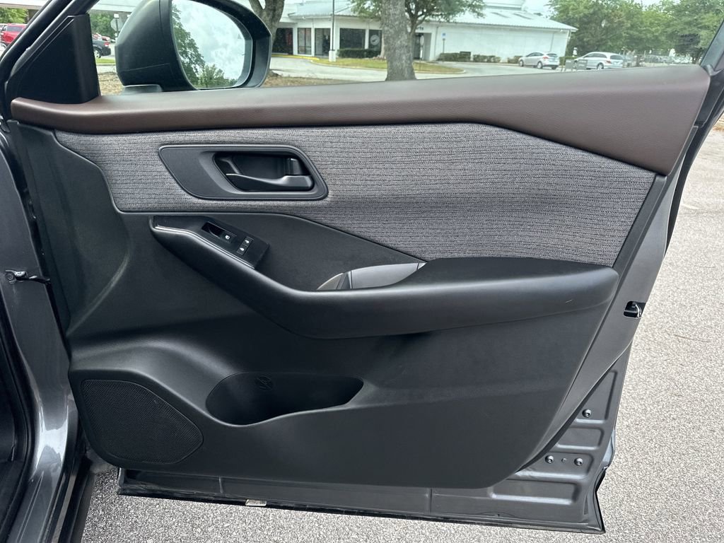 Used 2023 Nissan Rogue S FWD image 32