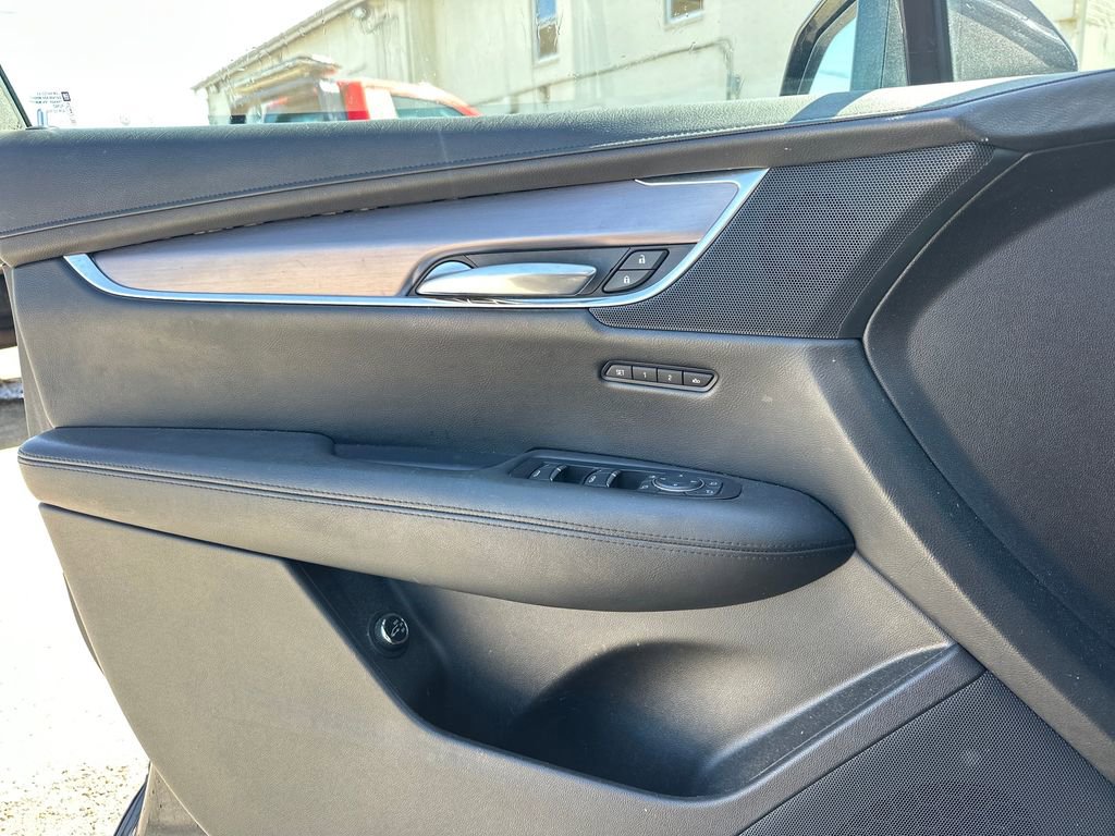 Used 2017 Cadillac XT5 Premium Luxury FWD image 19