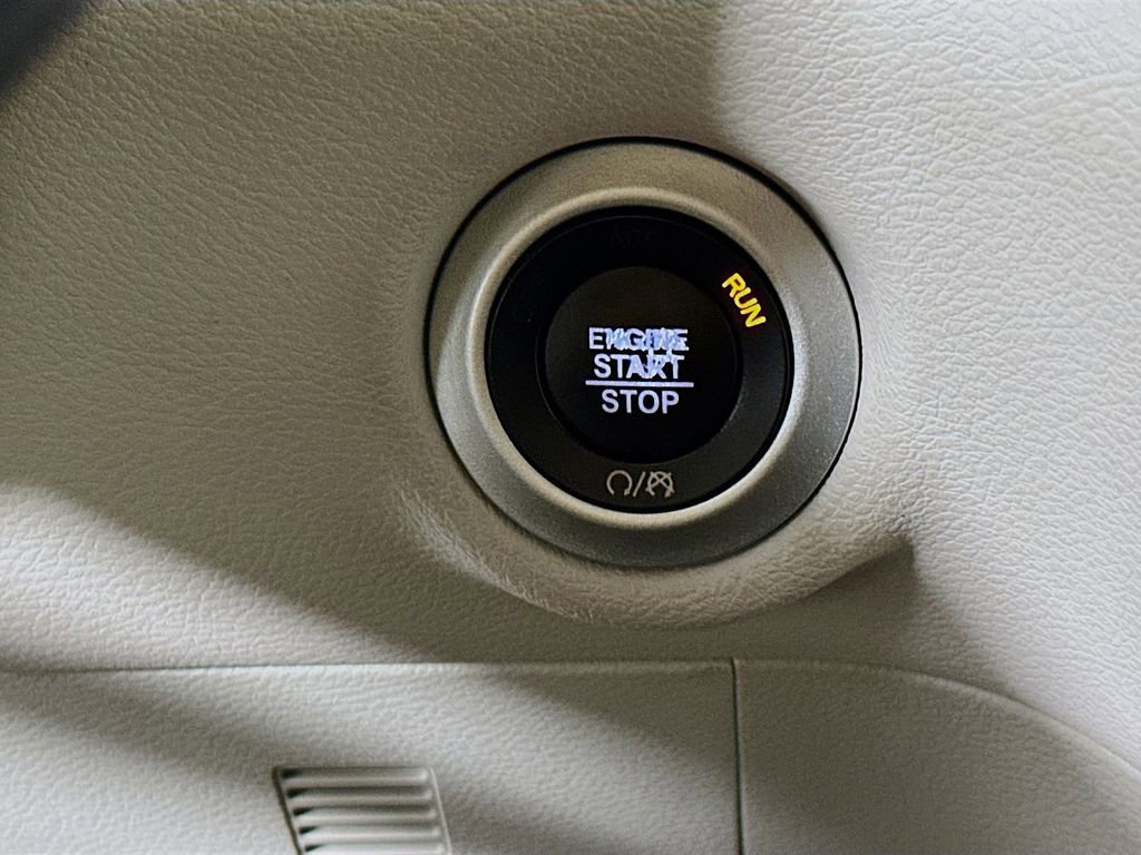 Certified 2019 Chrysler Pacifica Touring-L image 19