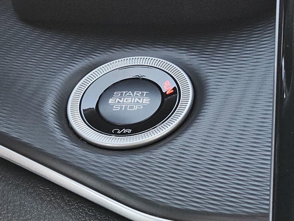 New 2025 Jeep Grand Cherokee Altitude image 11