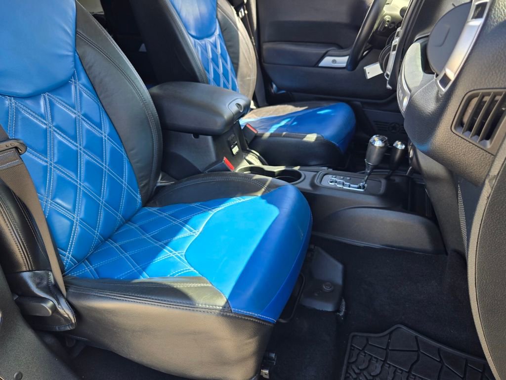 Used 2018 Jeep Wrangler Unlimited Sahara image 18