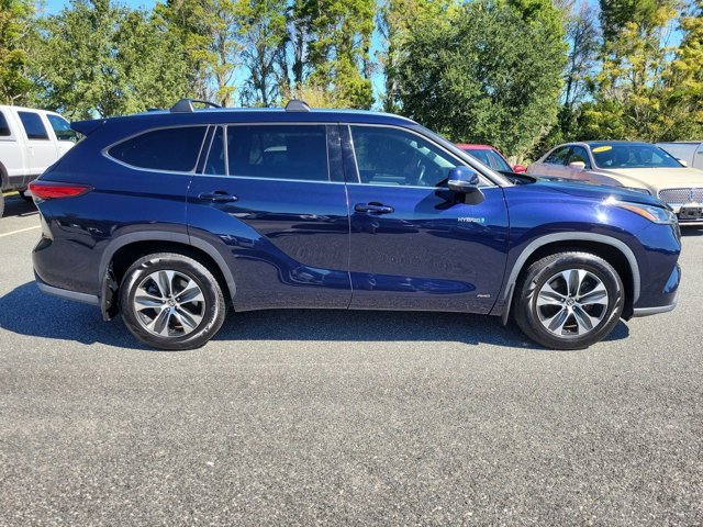 Used 2020 Toyota Highlander XLE image 3